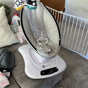 BABY SWING - 4Moms MomaRoo